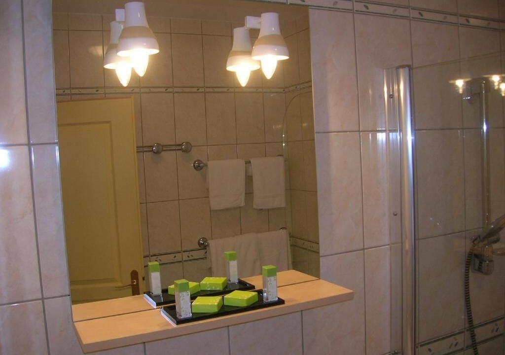 Photo of Bathroom in Mercuer