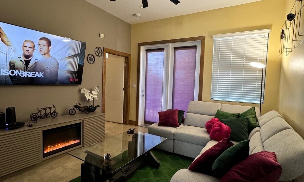 Photo of Livingroom in Government Hill