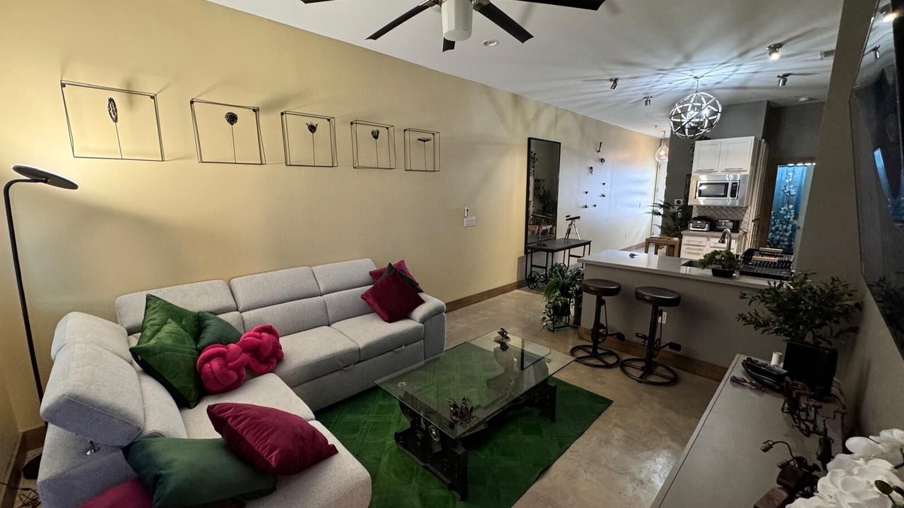 Photo of Livingroom in Government Hill