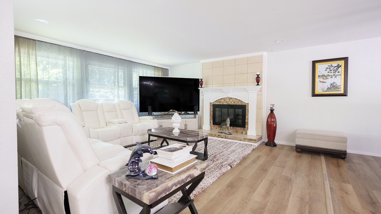 Photo of Livingroom in Martha Lake