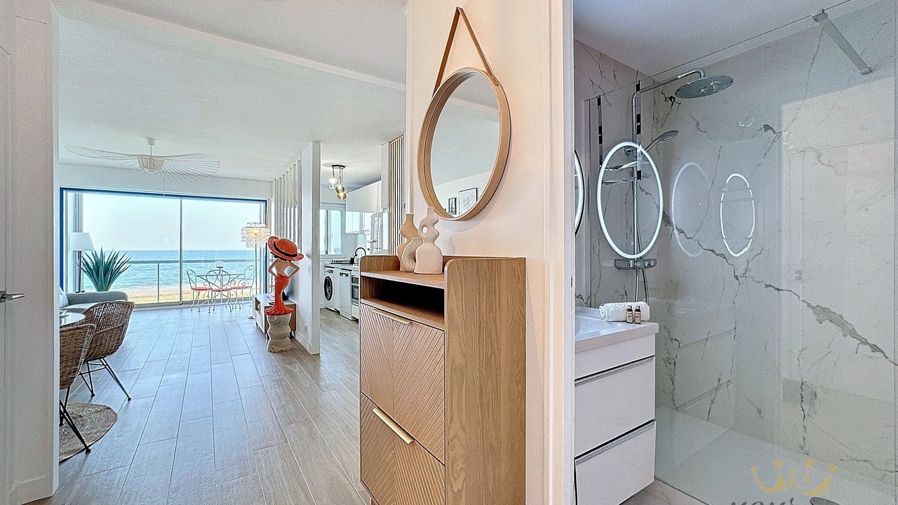 Photo of Others in Le Home