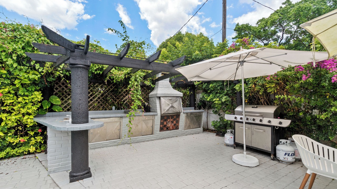 Photo of Patio Balcony in The Roads
