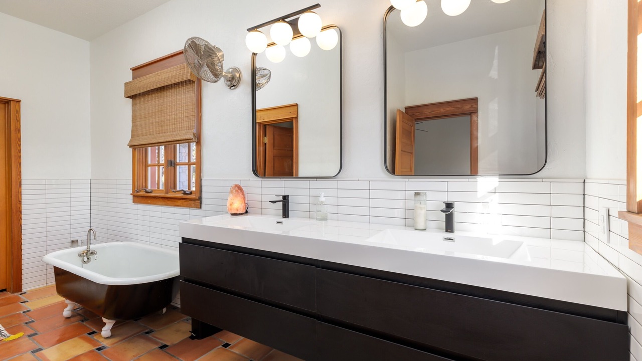 Photo of Bathroom in Lakehills
