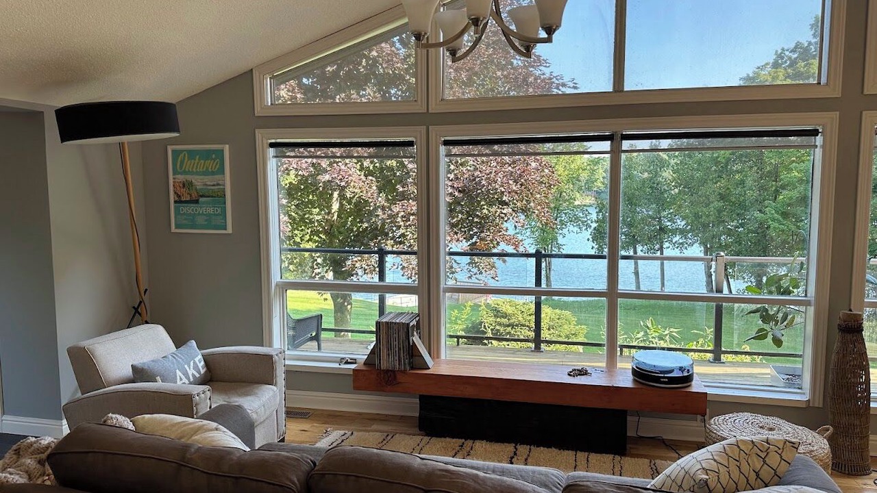 Photo of Livingroom in Howe Island