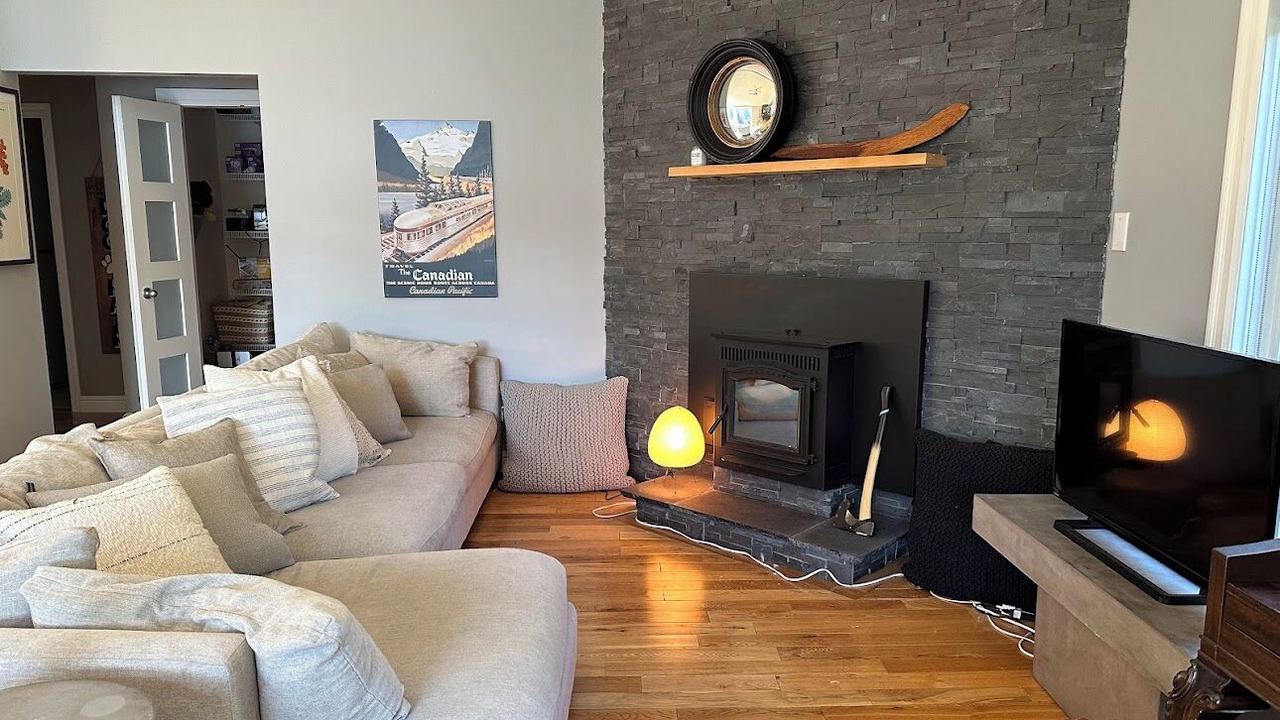 Photo of Livingroom in Howe Island
