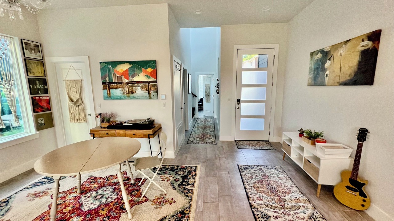 Photo of Livingroom in East MLK