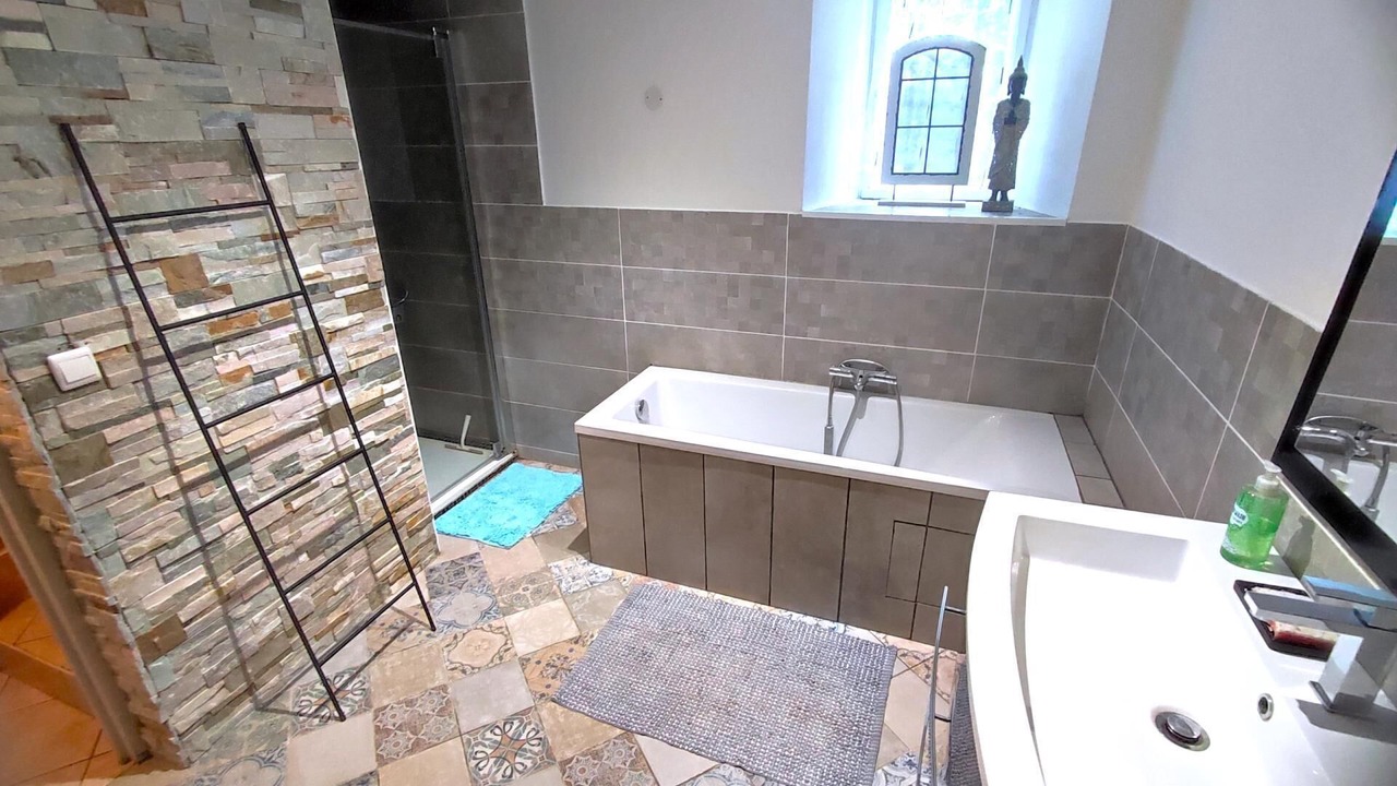 Photo of Bathroom in Vaux-Villaine
