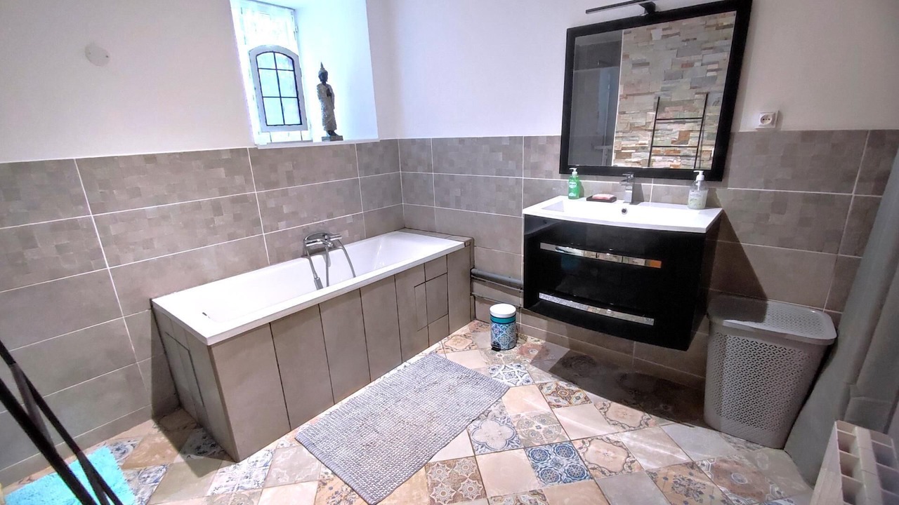 Photo of Bathroom in Vaux-Villaine