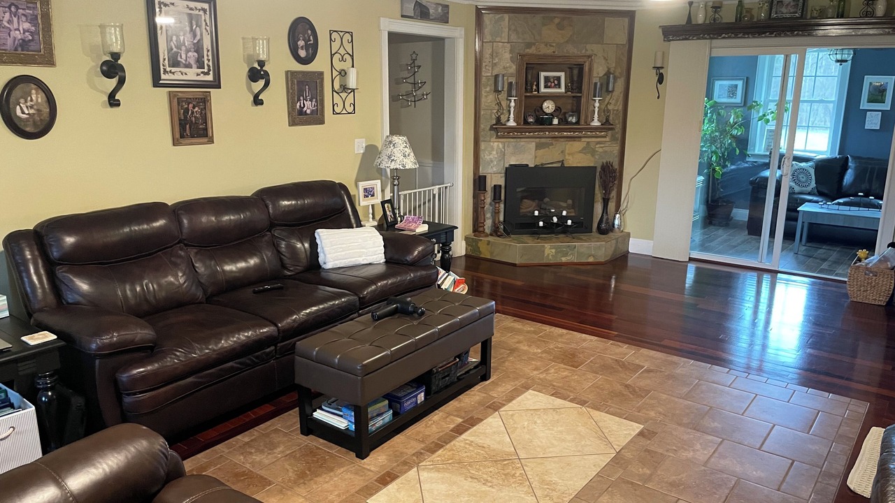 Photo of Livingroom in Canton