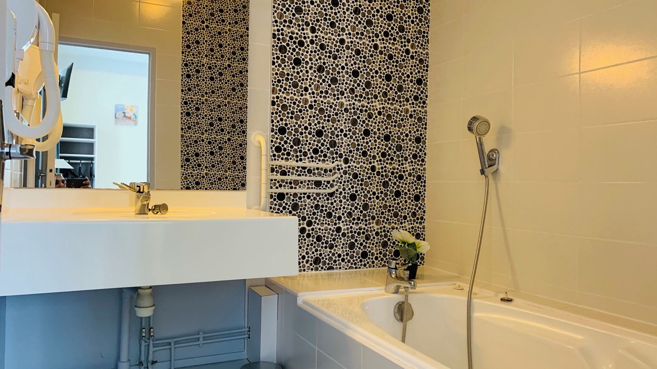 Photo of Others in Vivoin