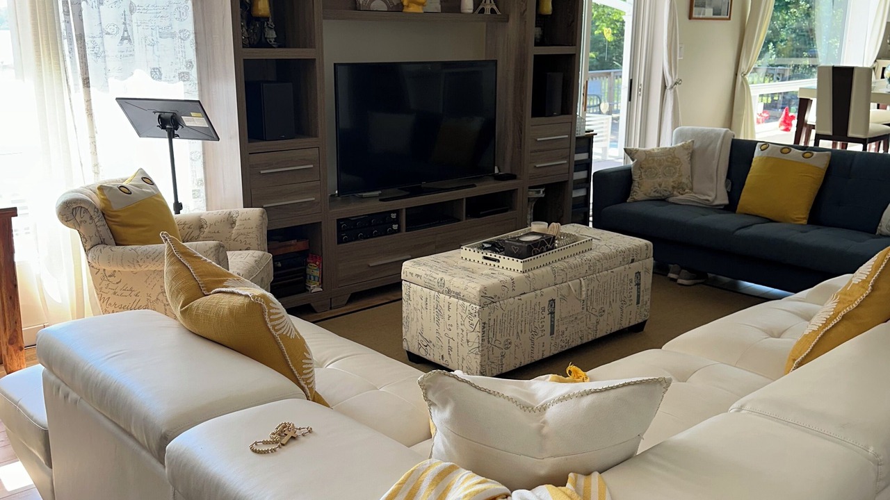 Photo of Livingroom in Central Frontenac