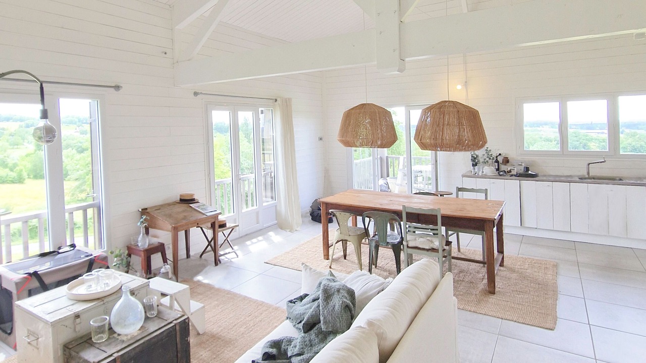 Photo of Livingroom in Saint-Etienne-de-Villereal