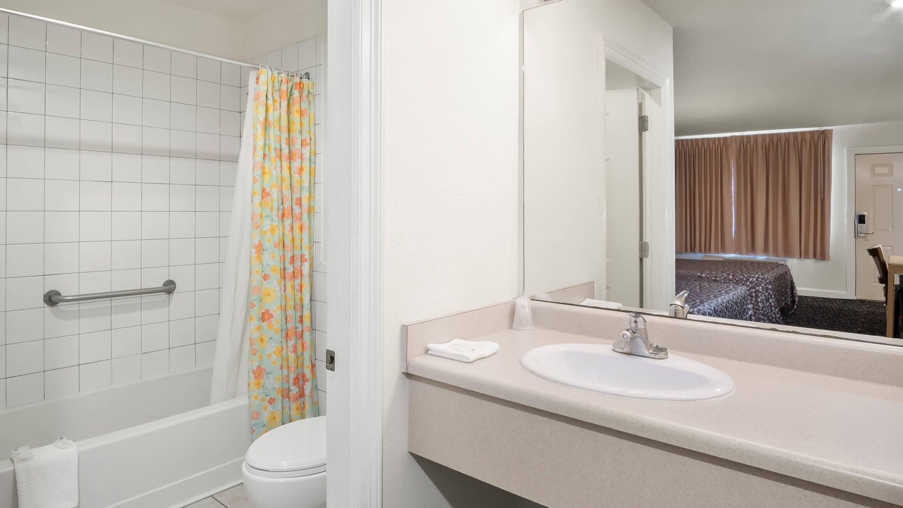 Photo of Bedroom in Garland