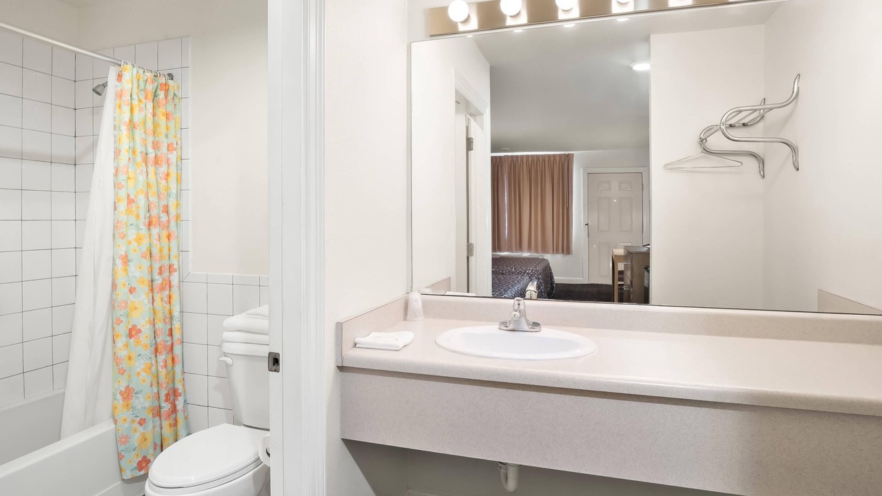 Photo of Bedroom in Garland