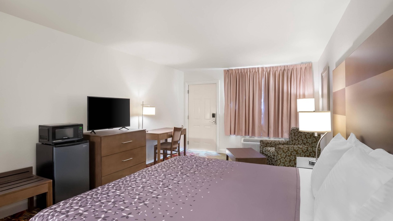 Photo of Bedroom in Garland