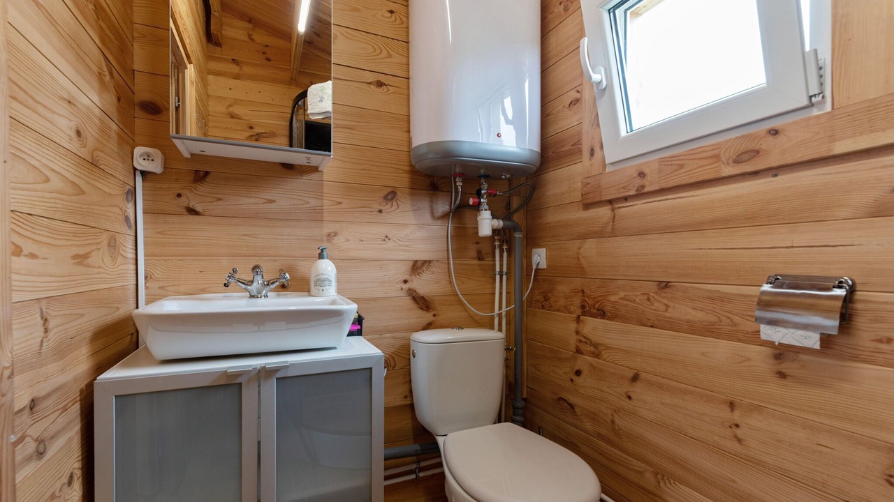 Photo of Bathroom in Egliseneuve-des-Liards