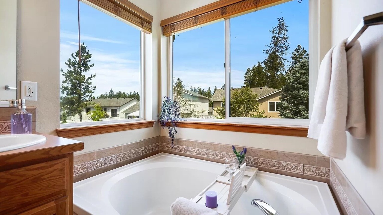 Photo of Others in Colbert