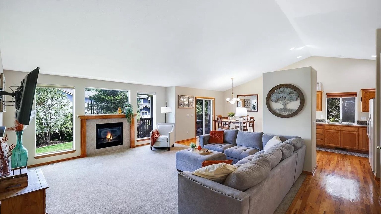 Photo of Livingroom in Colbert