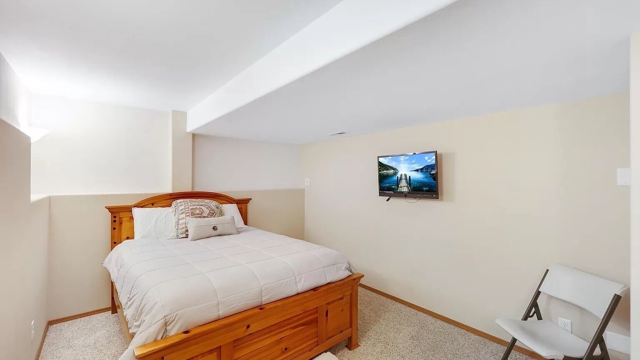 Photo of Others in Colbert