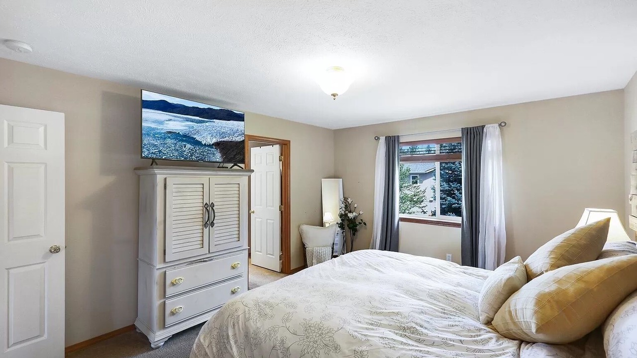 Photo of Others in Colbert