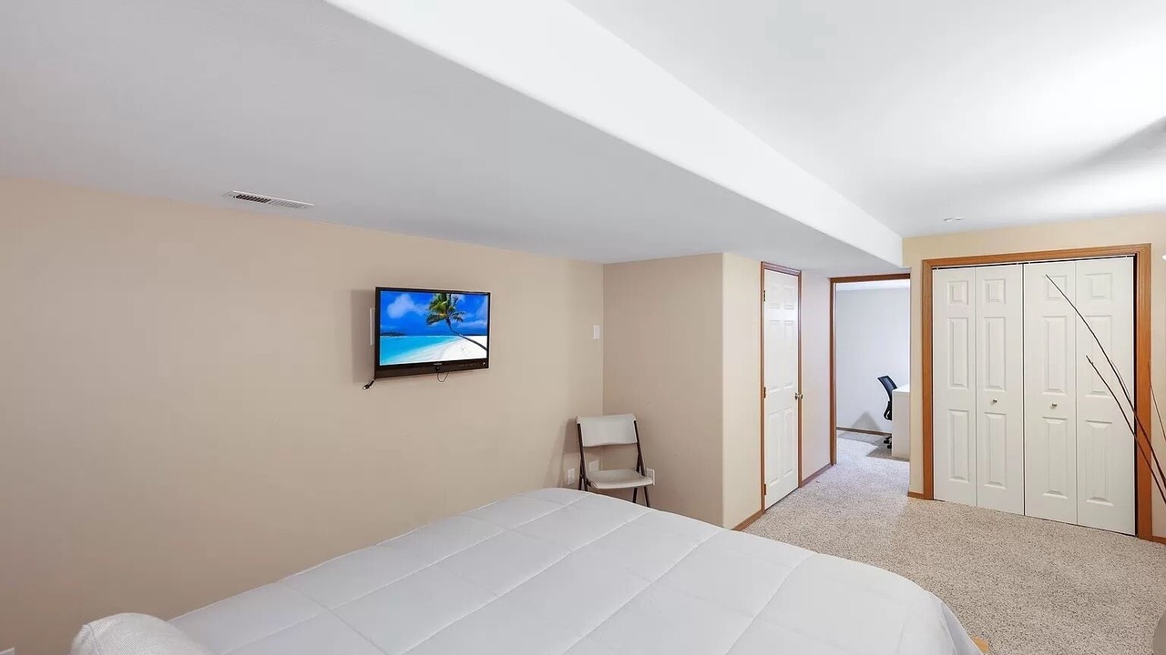 Photo of Others in Colbert