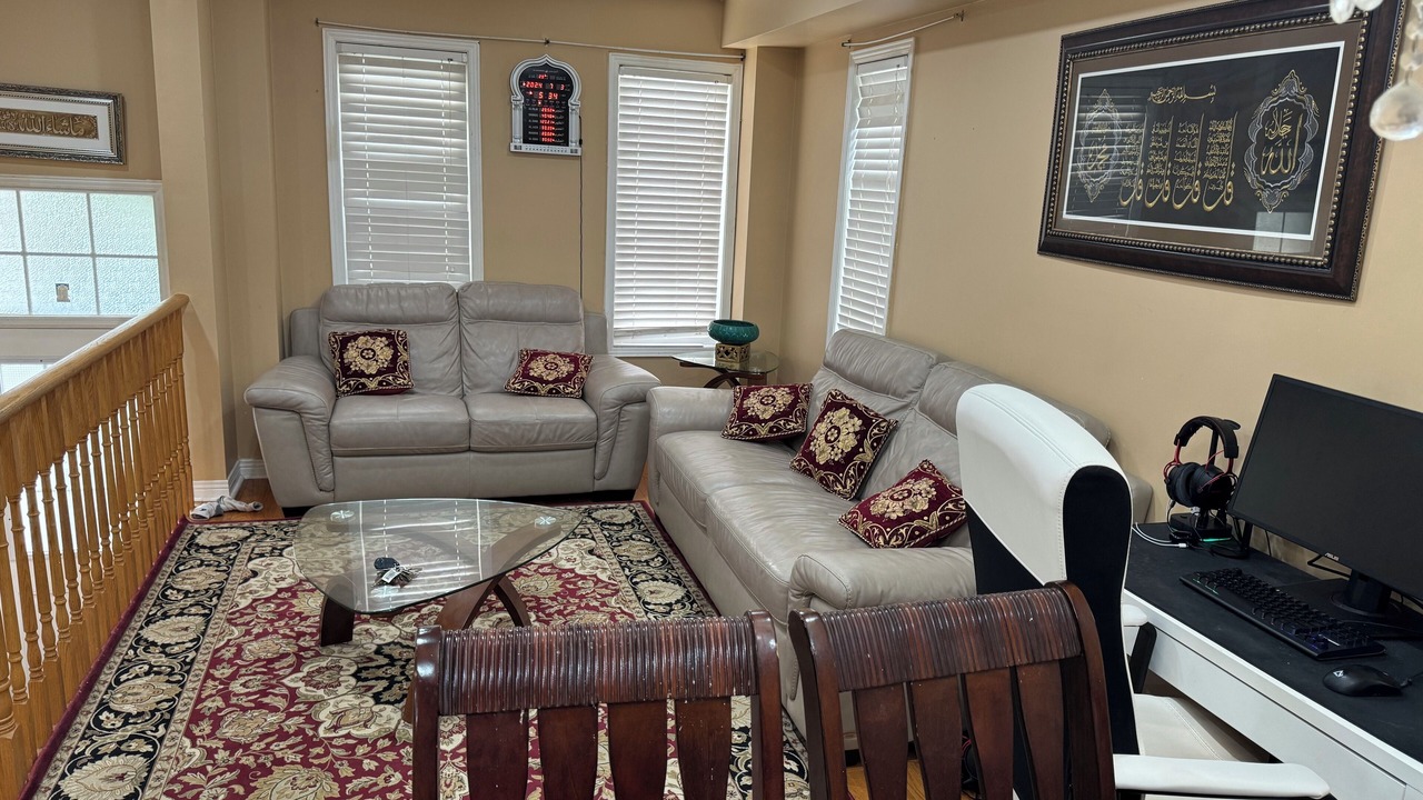Photo of Livingroom in Clairlea - Birchmount