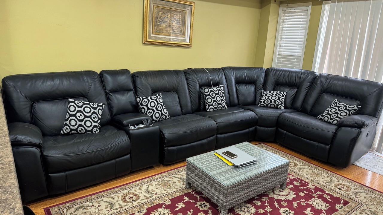 Photo of Livingroom in Clairlea - Birchmount