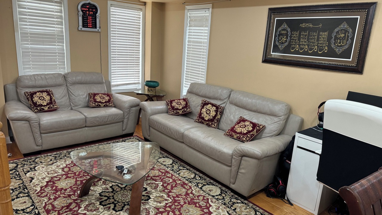 Photo of Livingroom in Clairlea - Birchmount