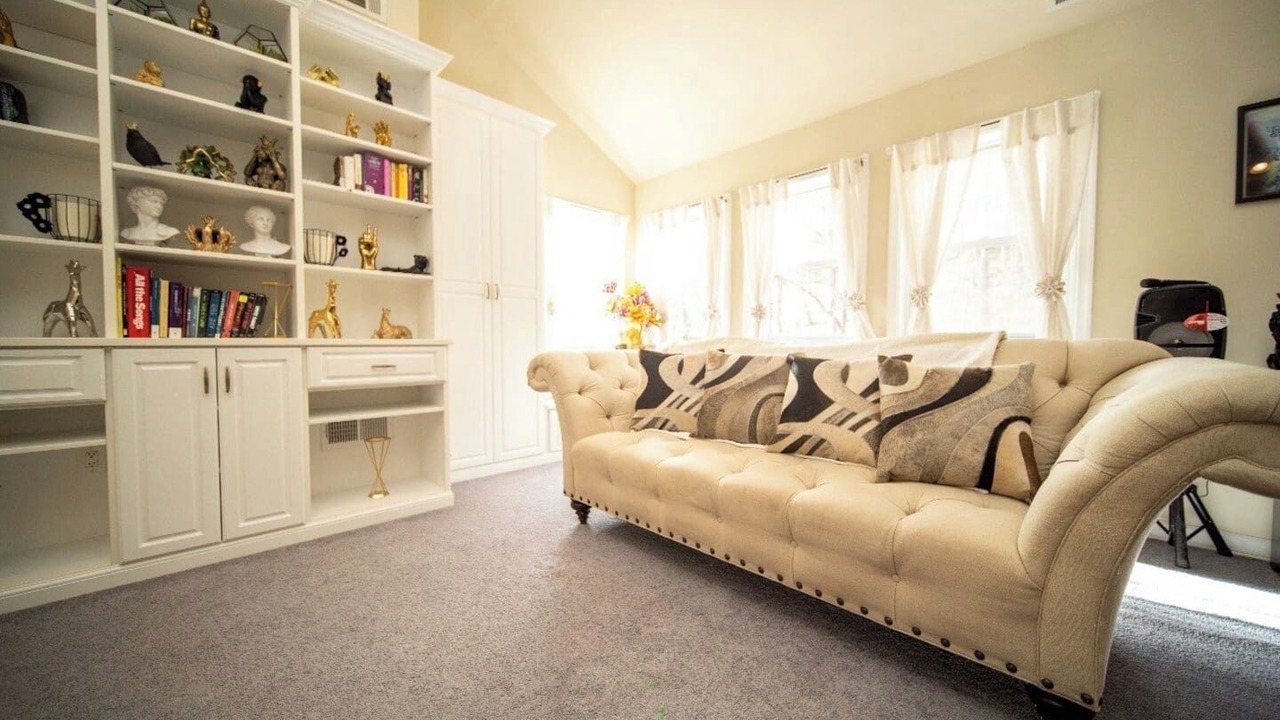 Photo of Livingroom in Roxborough