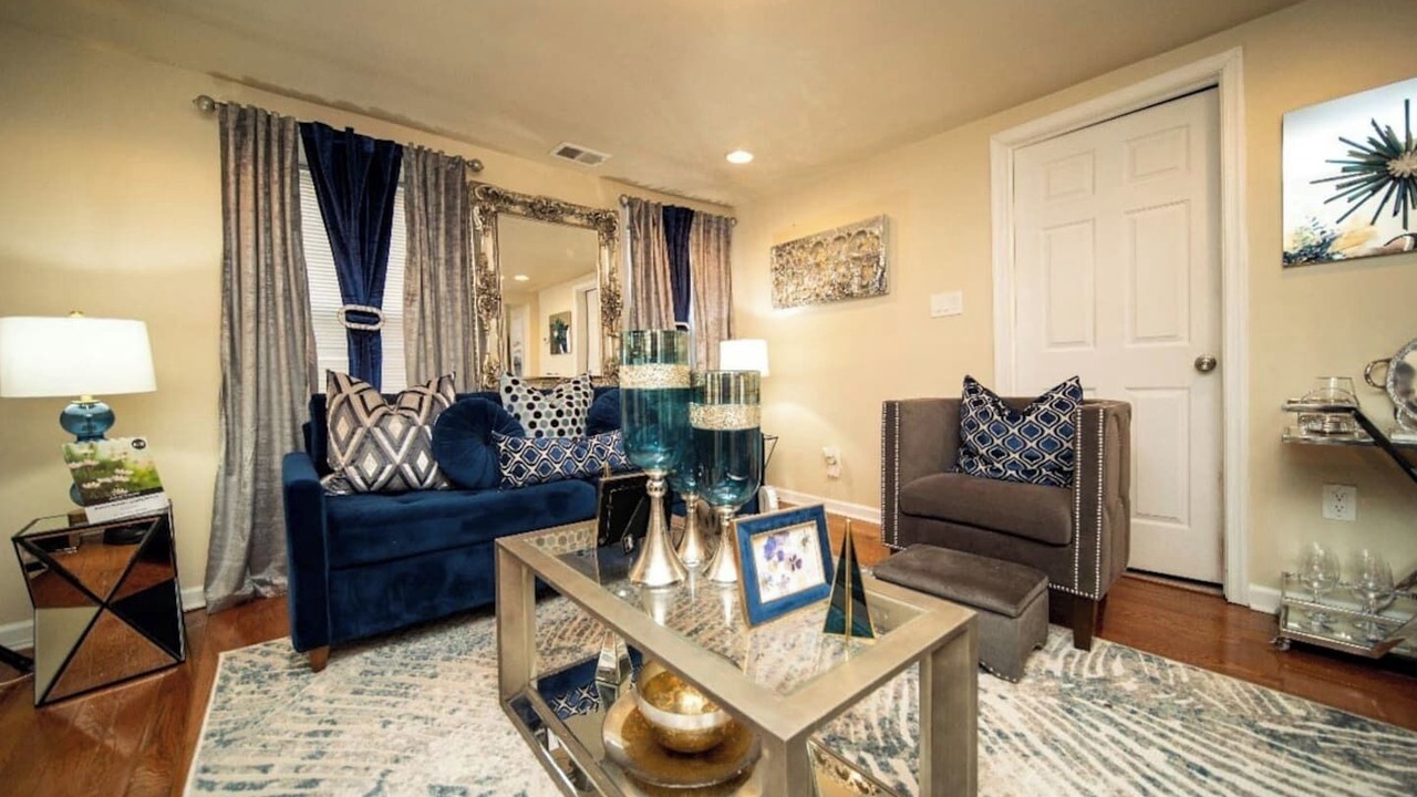 Photo of Livingroom in Roxborough