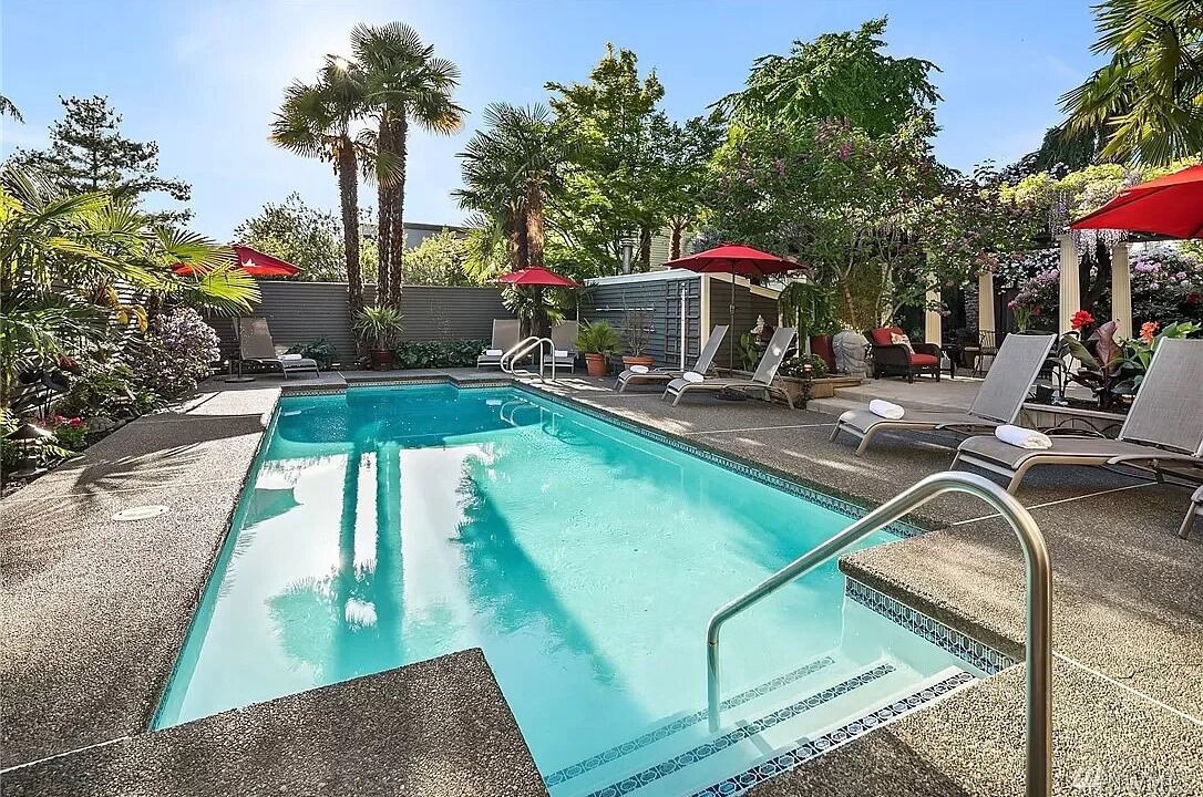 Photo of Outdoor in Broadway