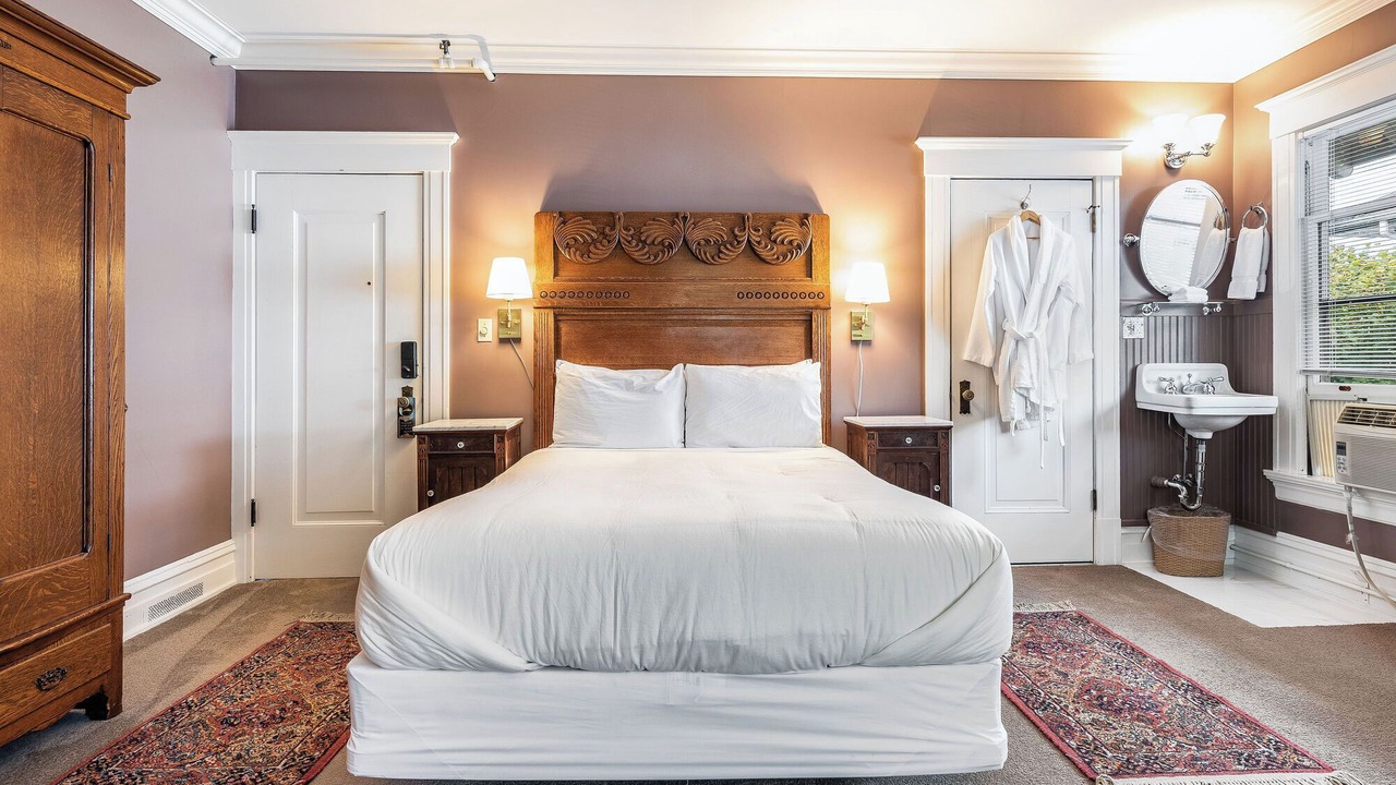 Photo of Others in Capitol Hill