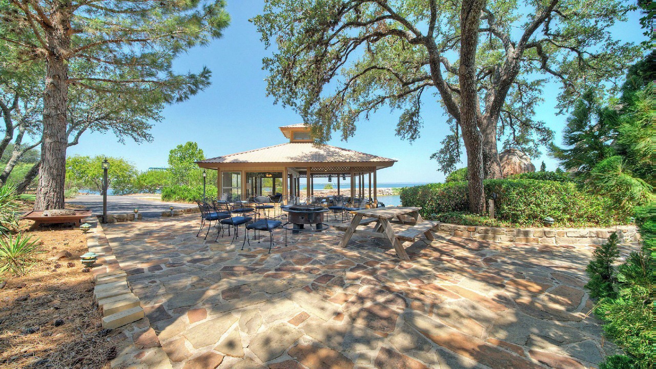 Photo of Outdoor in Buchanan Dam