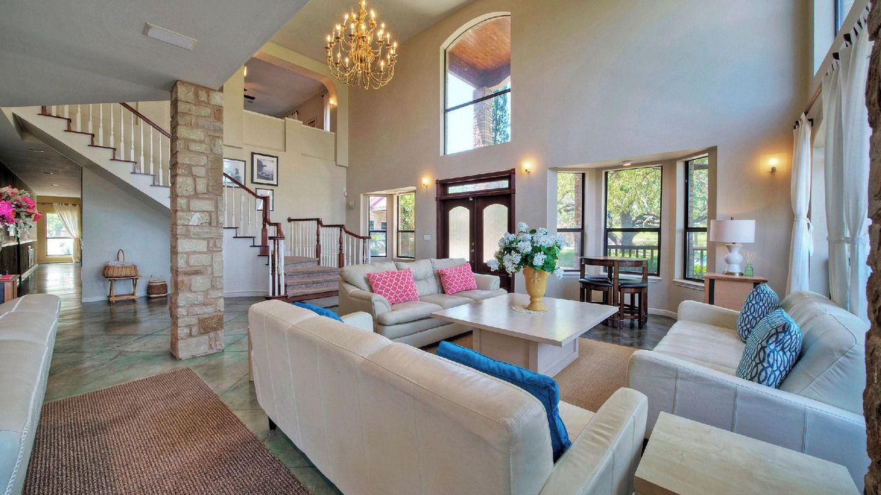 Photo of Livingroom in Buchanan Dam