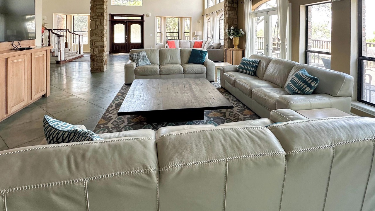 Photo of Livingroom in Buchanan Dam