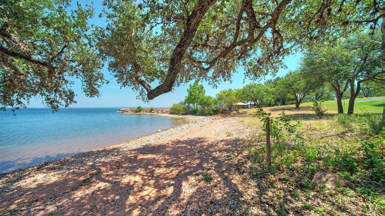 Photo of Outdoor in Buchanan Dam