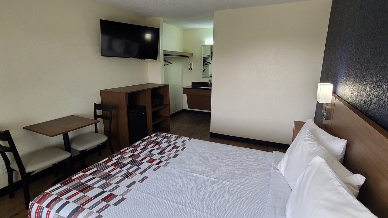 Photo of Bedroom in Peach County