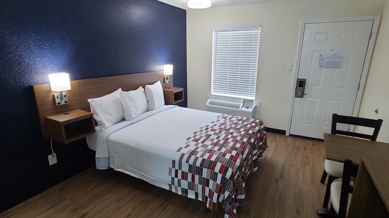 Photo of Bedroom in Peach County