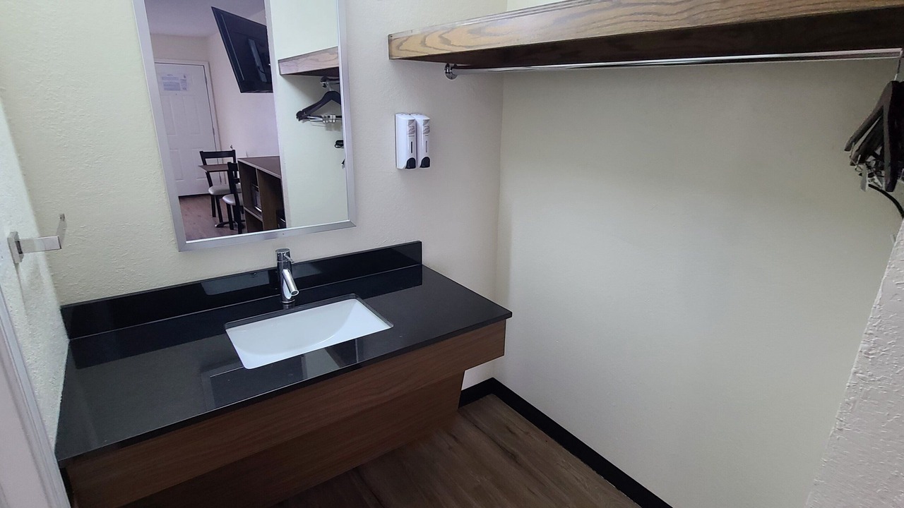 Photo of Bathroom in Peach County