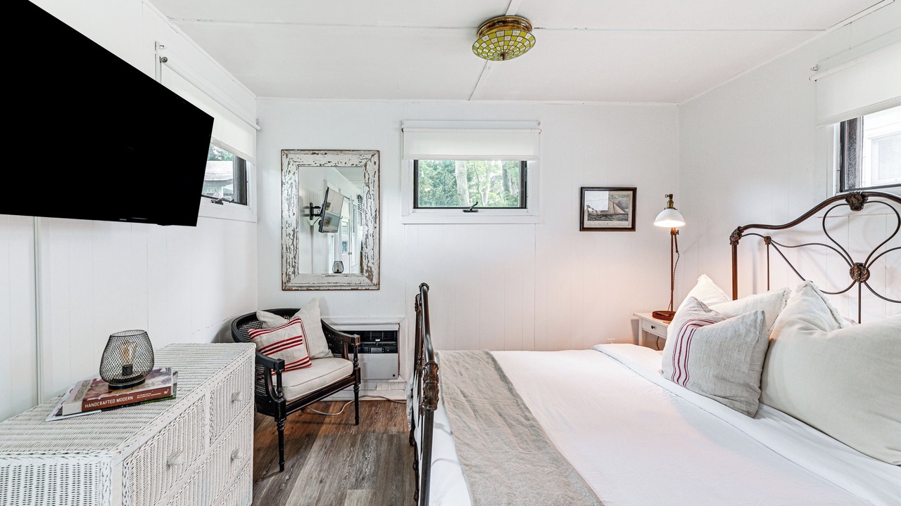 Photo of Others in New Suffolk