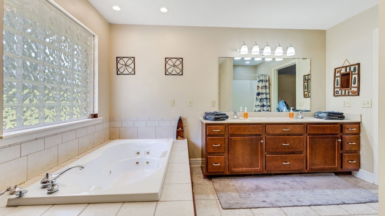 Photo of Bathroom in Flippin
