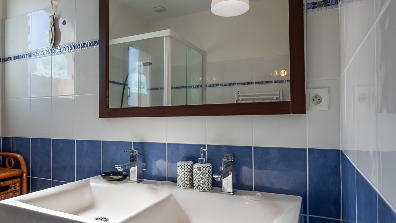 Photo of Bathroom in Porspoder