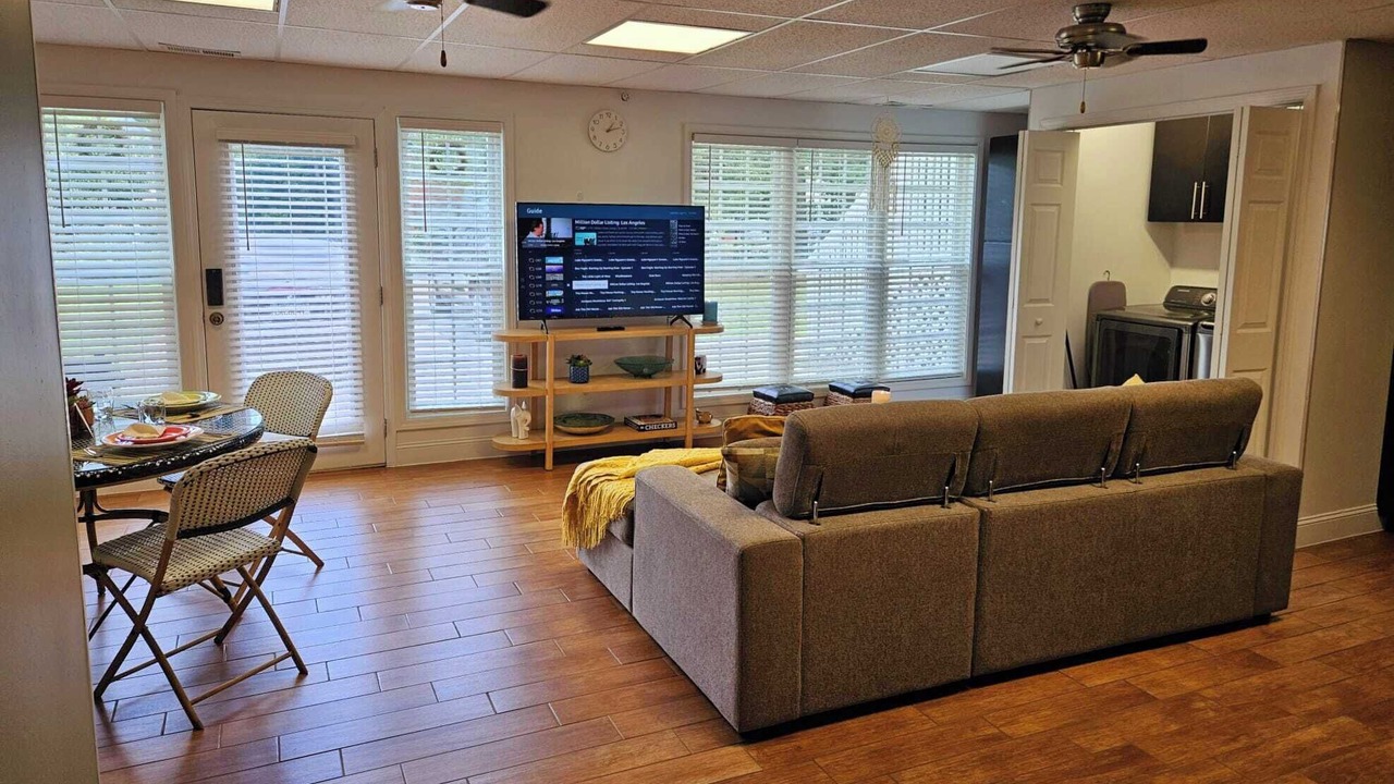 Photo of Livingroom in Suwanee