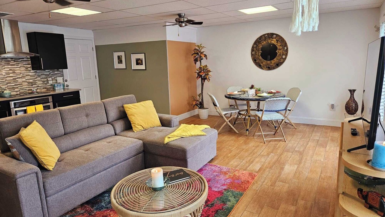Photo of Livingroom in Suwanee