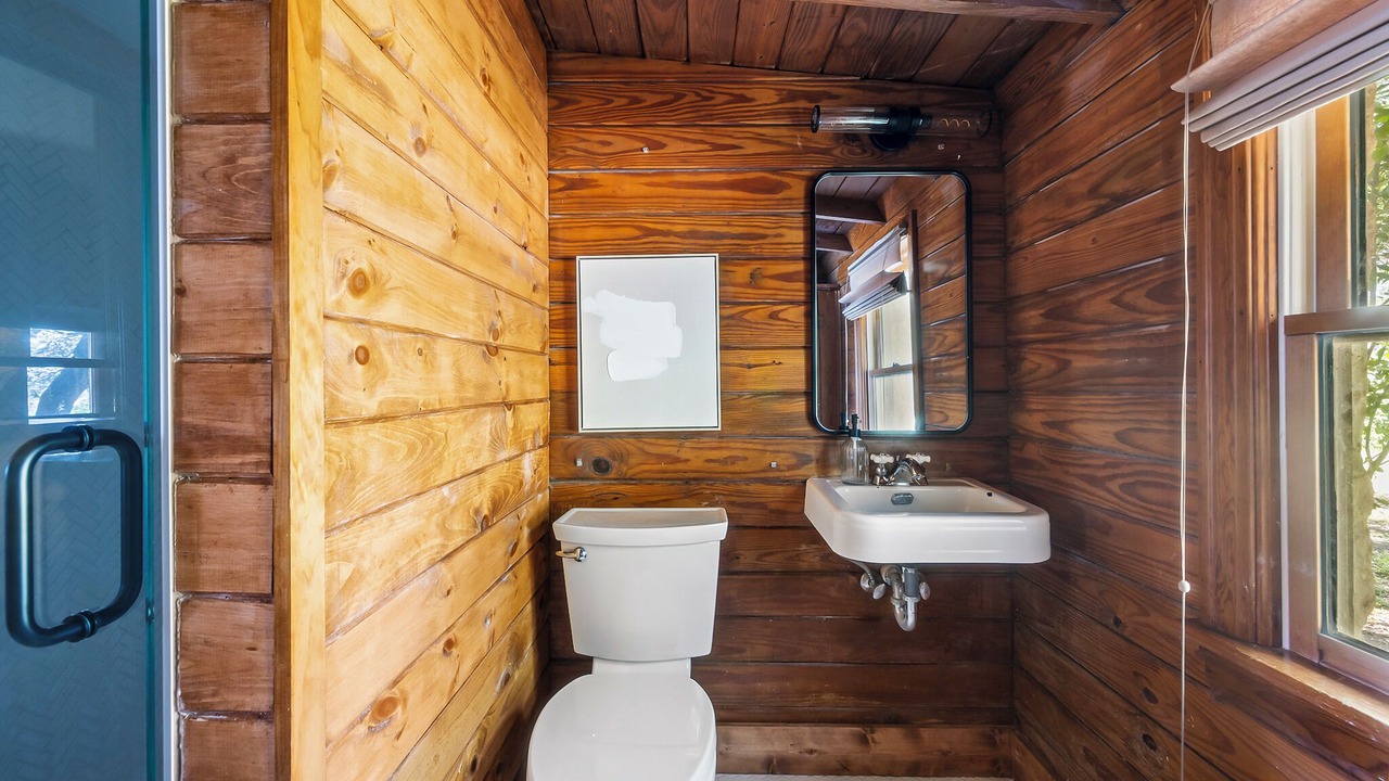 Photo of Bathroom in Eck Lane on the Lake