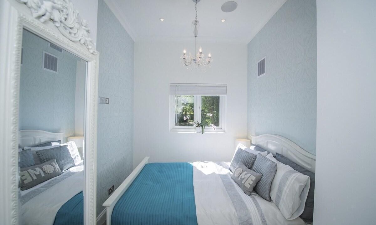 Photo of Others in Ealing Common