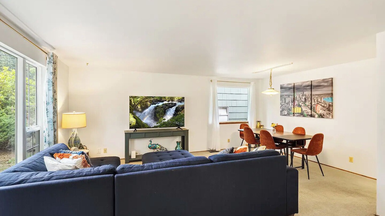 Photo of Livingroom in White Center