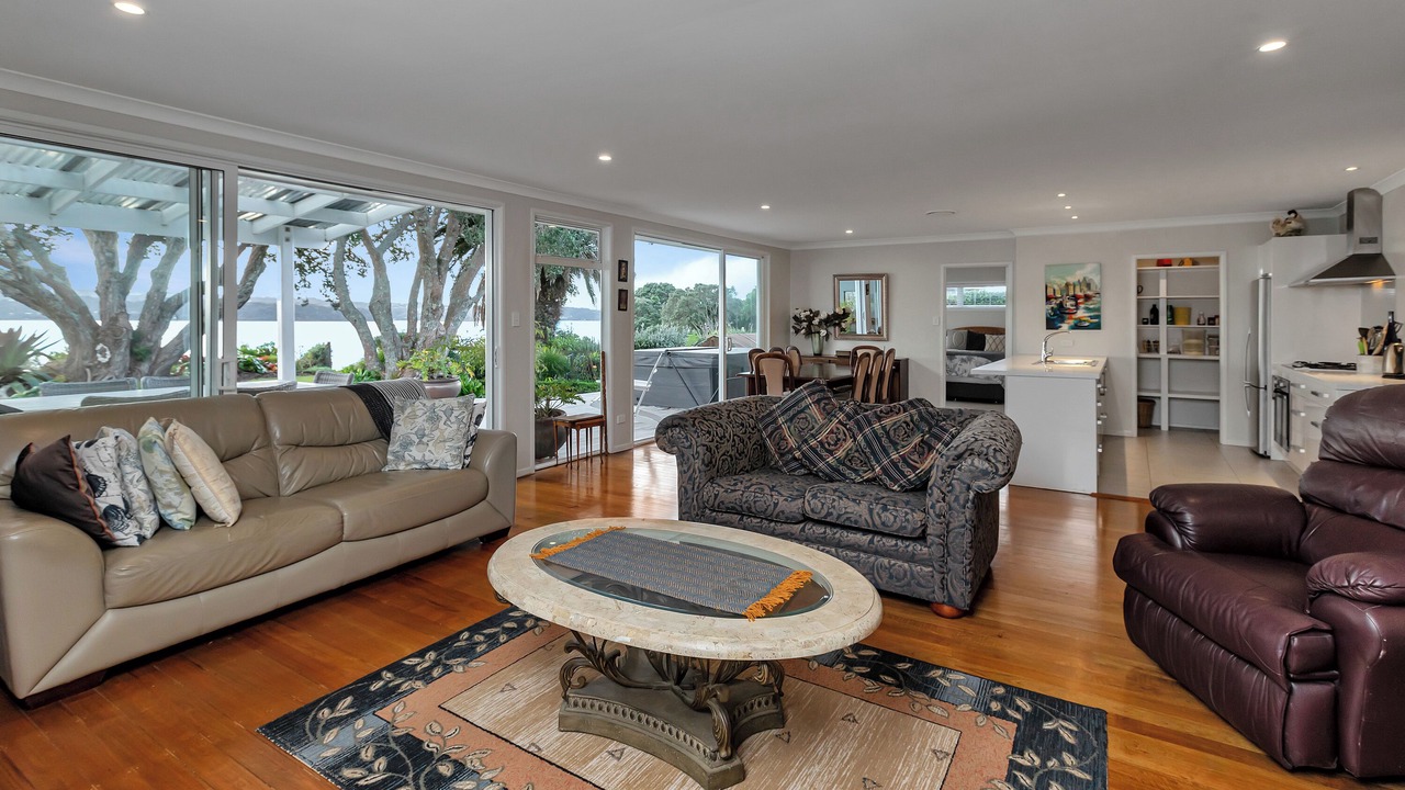 Photo of Others in One Tree Point