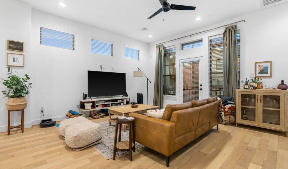 Photo of Livingroom in Lazybrook/Timbergrove