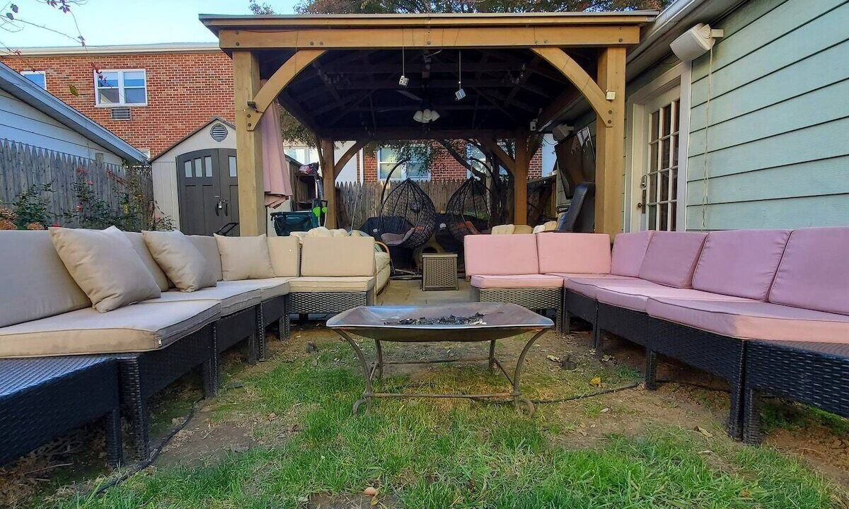 Photo of Livingroom in Cove - East Side - Shippan